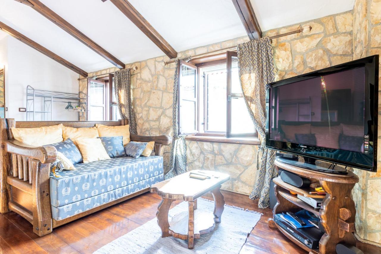Apartamento Stone House Srida Baška Voda Exterior foto